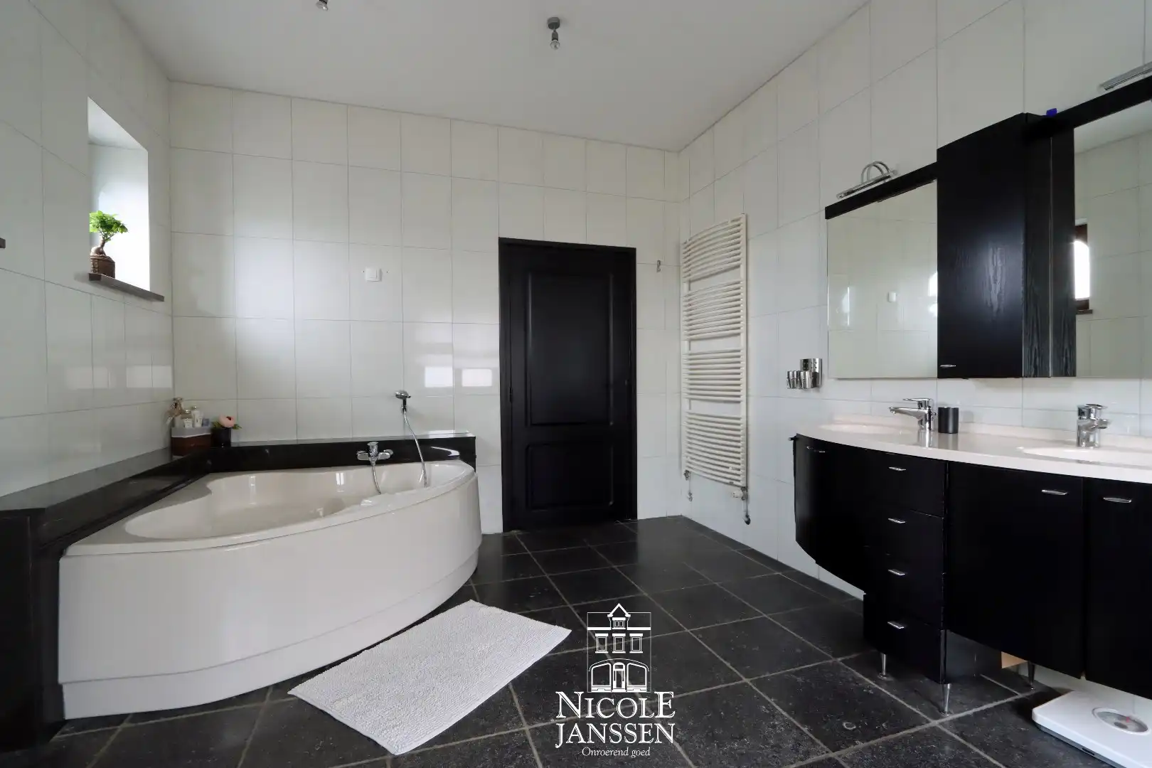 Ruime vrijstaande woning  foto 18