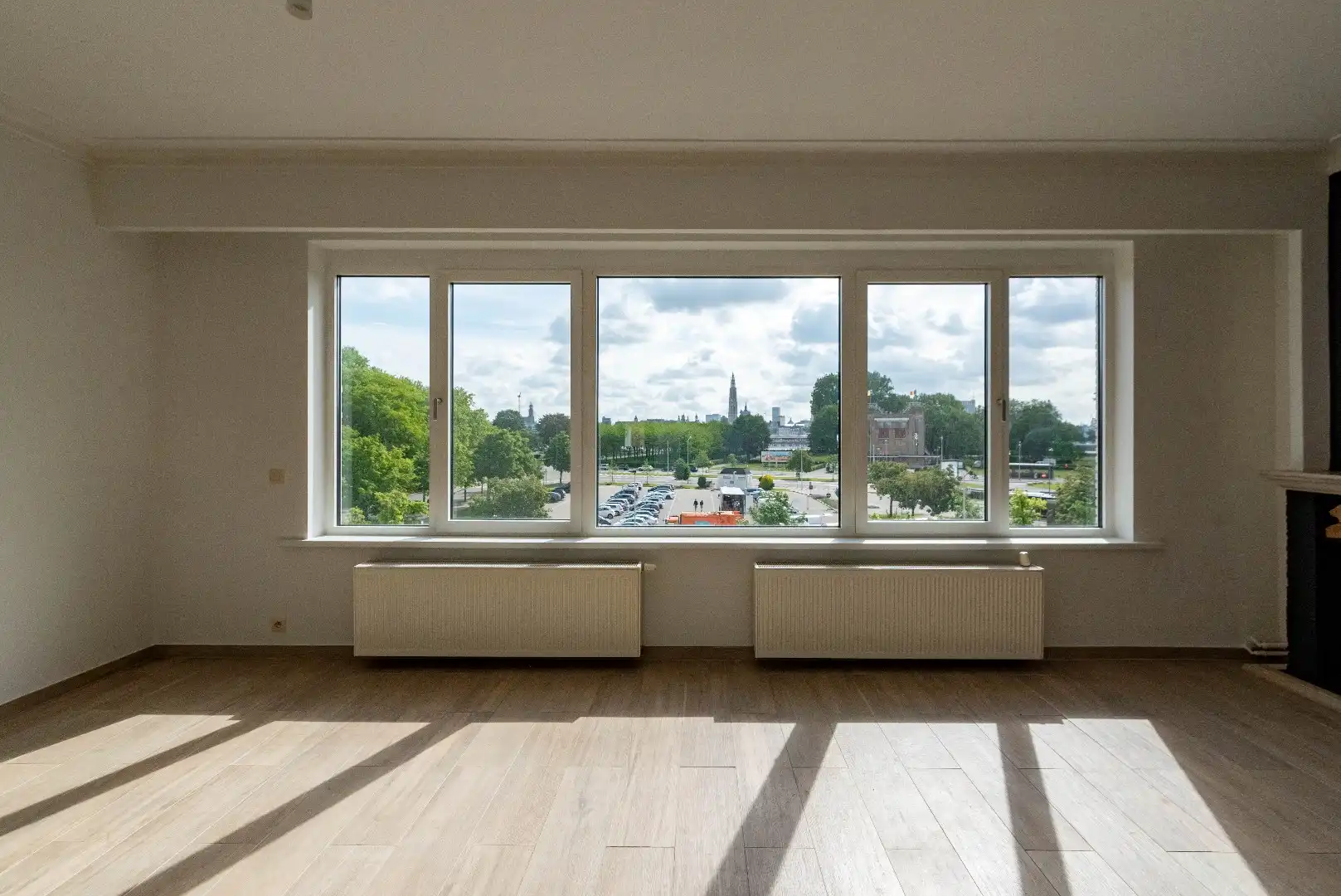 2 slaapkamer appartement met veel lichtinval met uitzicht foto 3