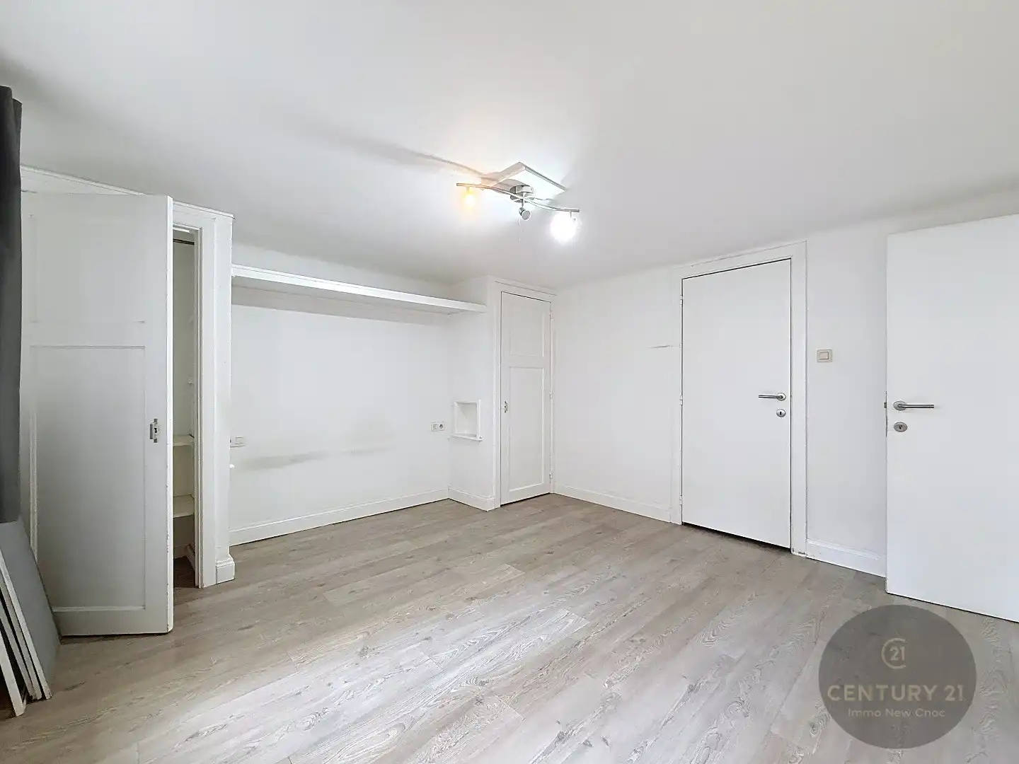 kelderappartement met RUIM terras vlak aan zee foto 11