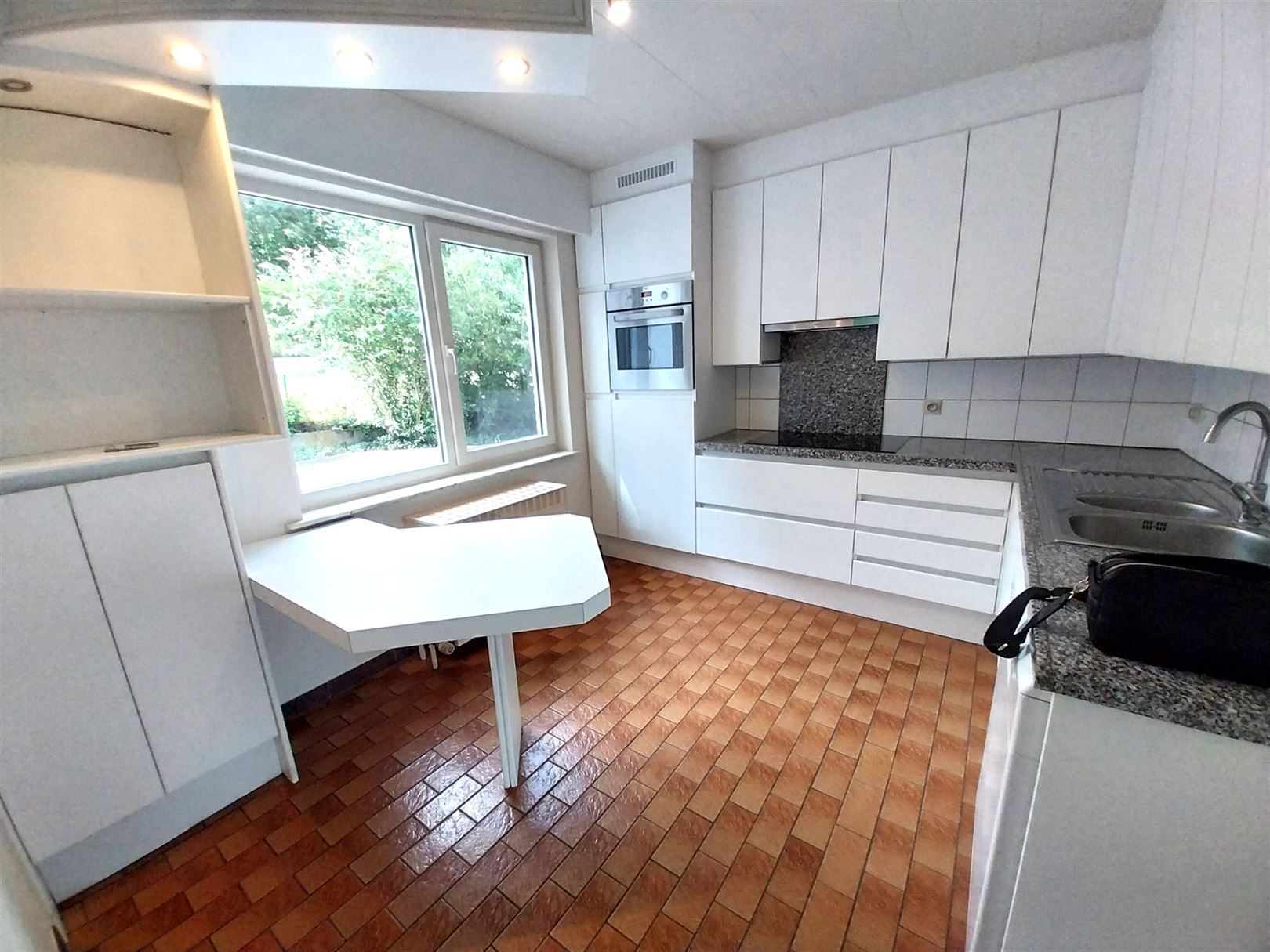 TE HUUR: Vrijstaande woning met tuin op een toplocatie in Heusden-Zolder! foto 10