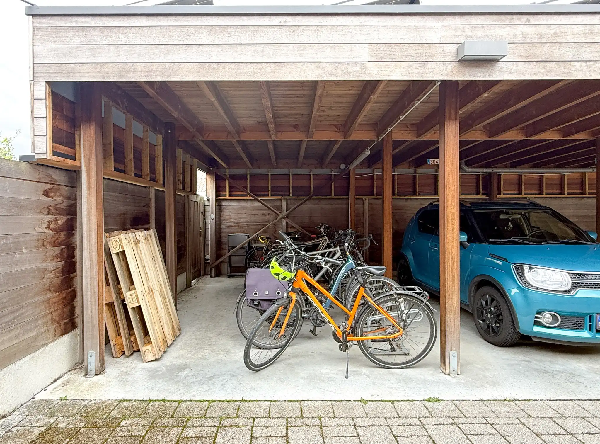 Duplexappartement in Melsele met twee slaapkamers, twee terrassen en carport foto 11
