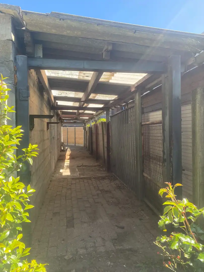 Centraal gelegen te renoveren woning met ruime garage en achterliggende tuin foto 18