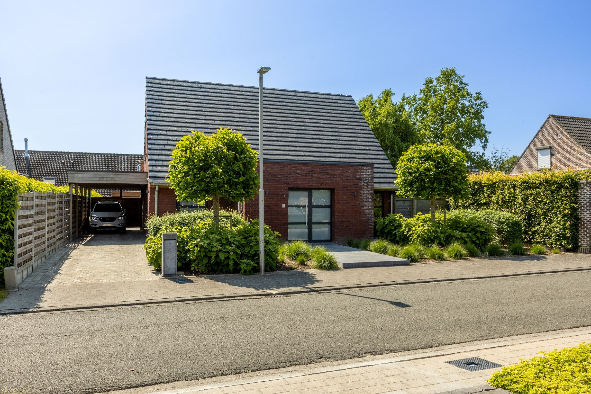 ENERGIEZUINIGE OPEN BEBOUWING MET CARPORT foto {{pictureIndex}}