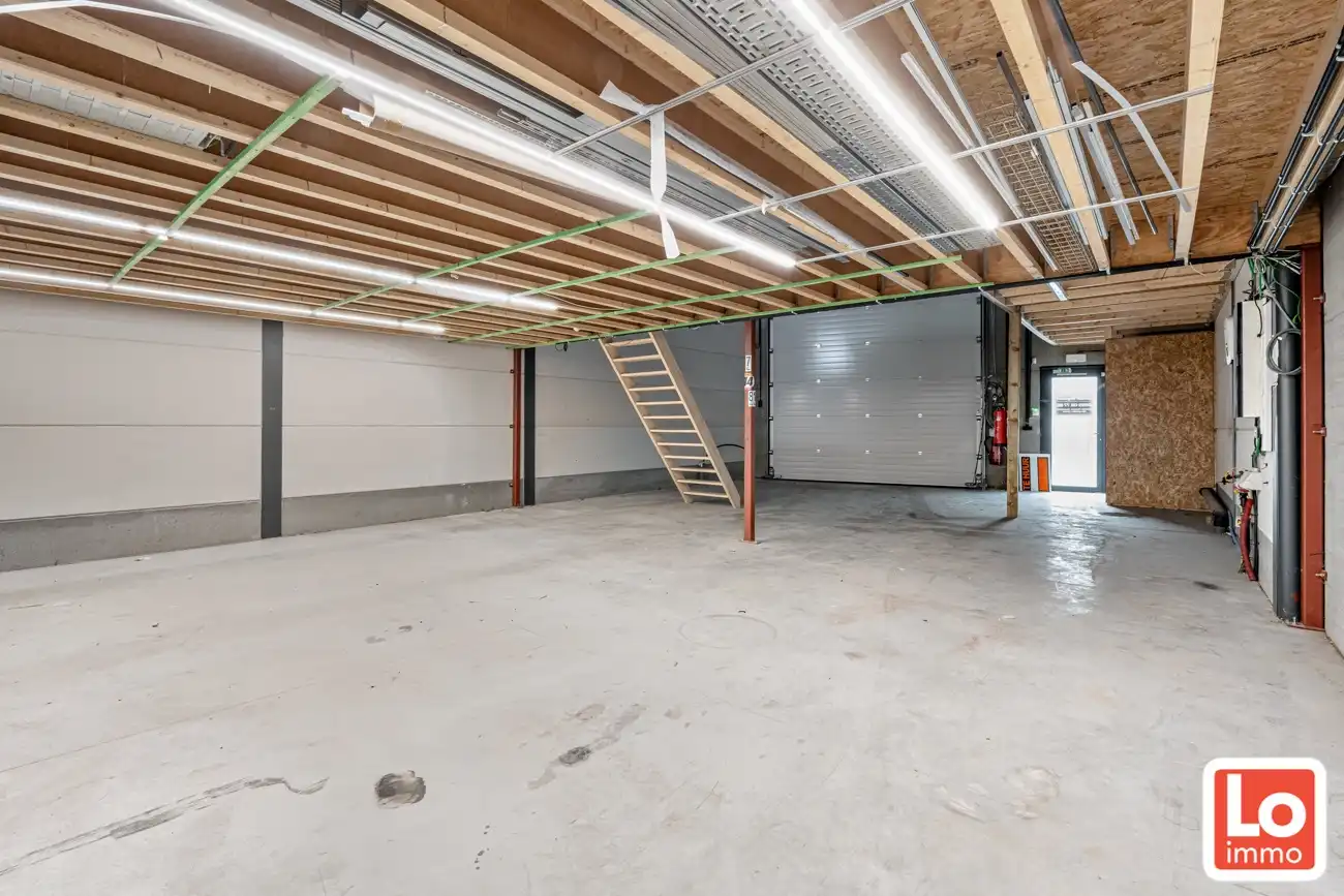 Recent magazijn met +/- 170m² bruikbare ruimte op topligging! foto 6