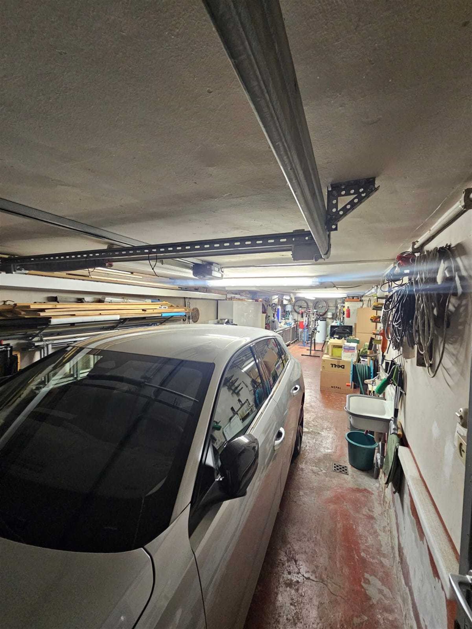 Bel-etage met ruime garage en atelier! foto 13