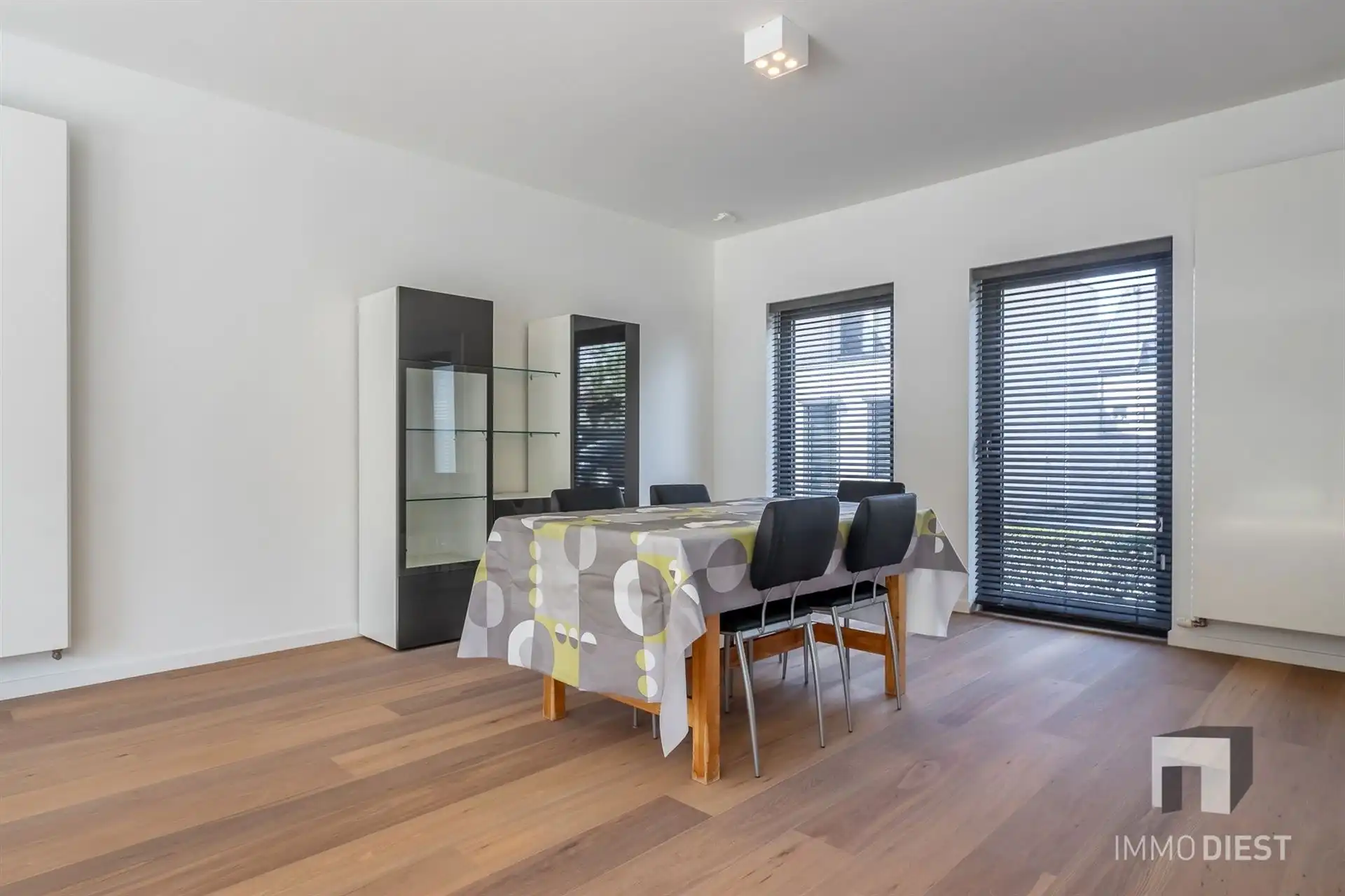 Luxe woning met 4 slaapkamers, 2 badkamers, garage en zonnige tuin foto 7