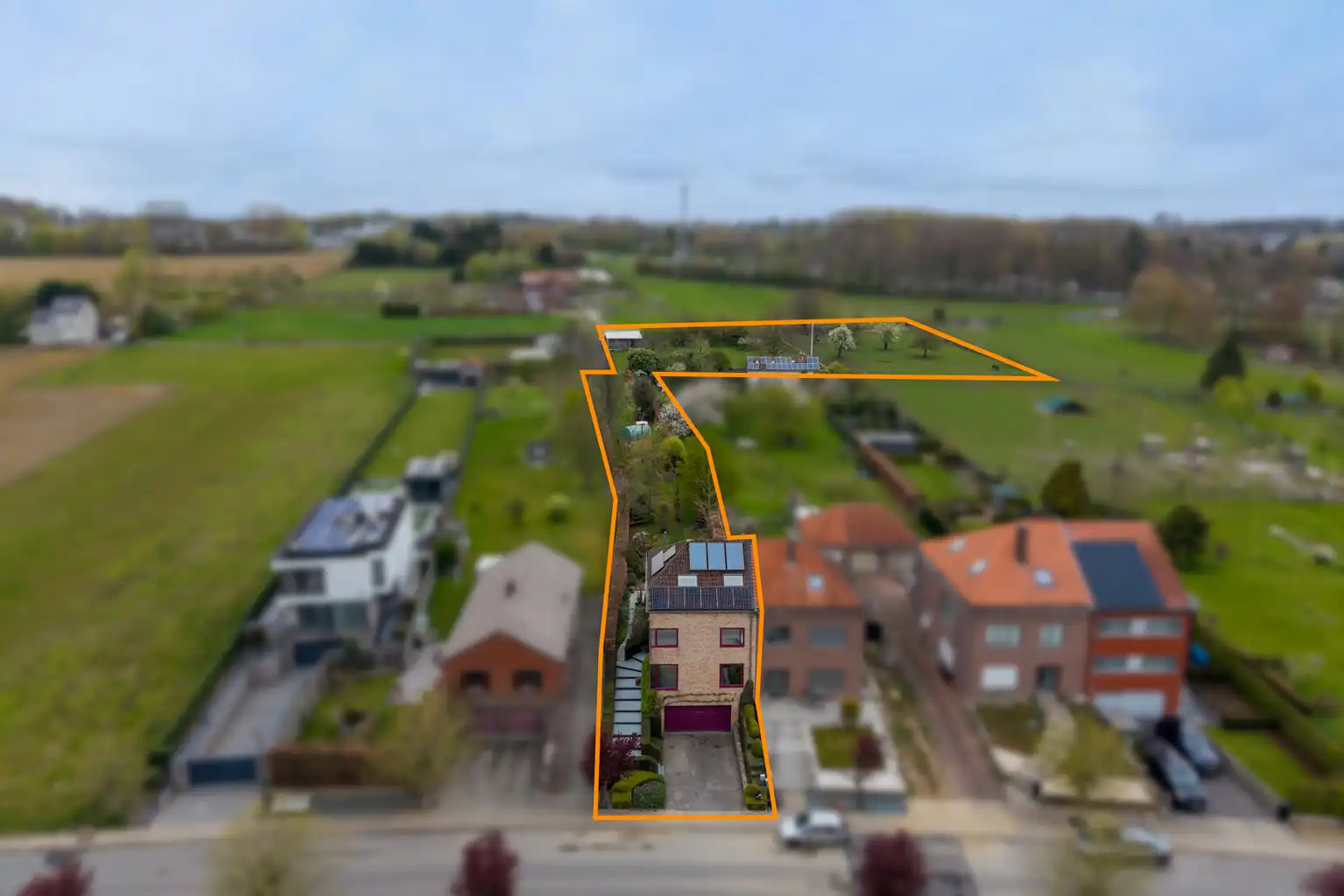 Ruime woning: 5 slpks, garage en grote tuin op toplocatie foto 3