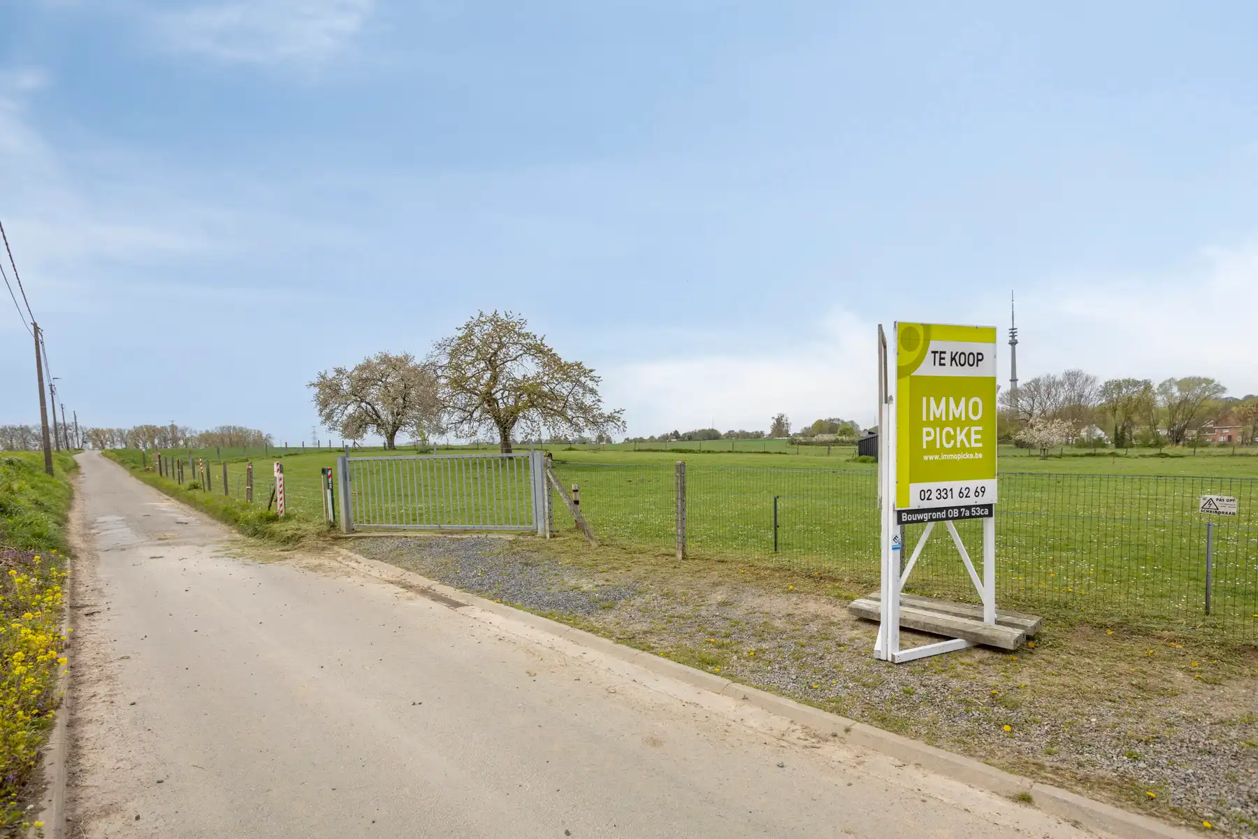 Bouwgrond voor open bebouwing gelegen in een rustige straat foto 4