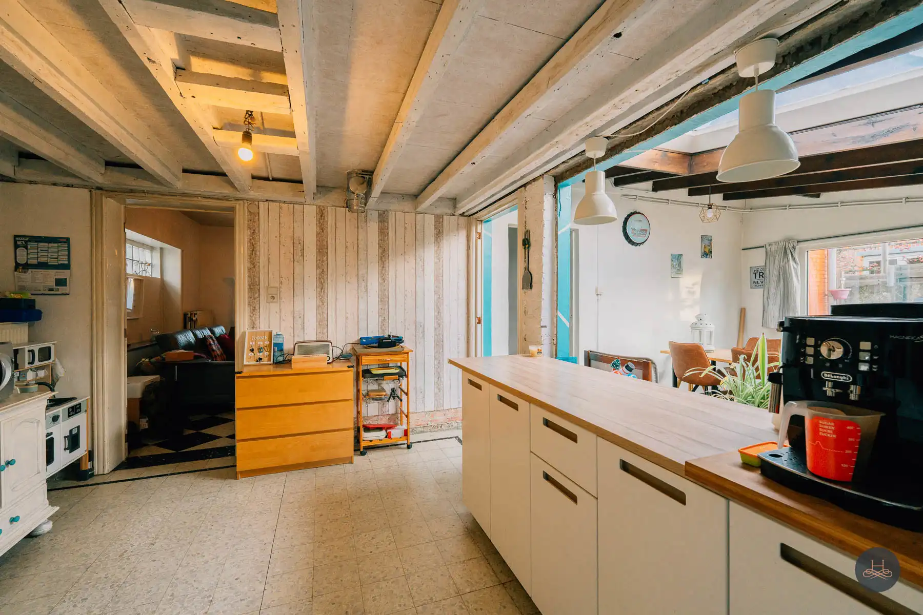 Gezinswoning met renovatiepotentieel op knap perceel foto 11