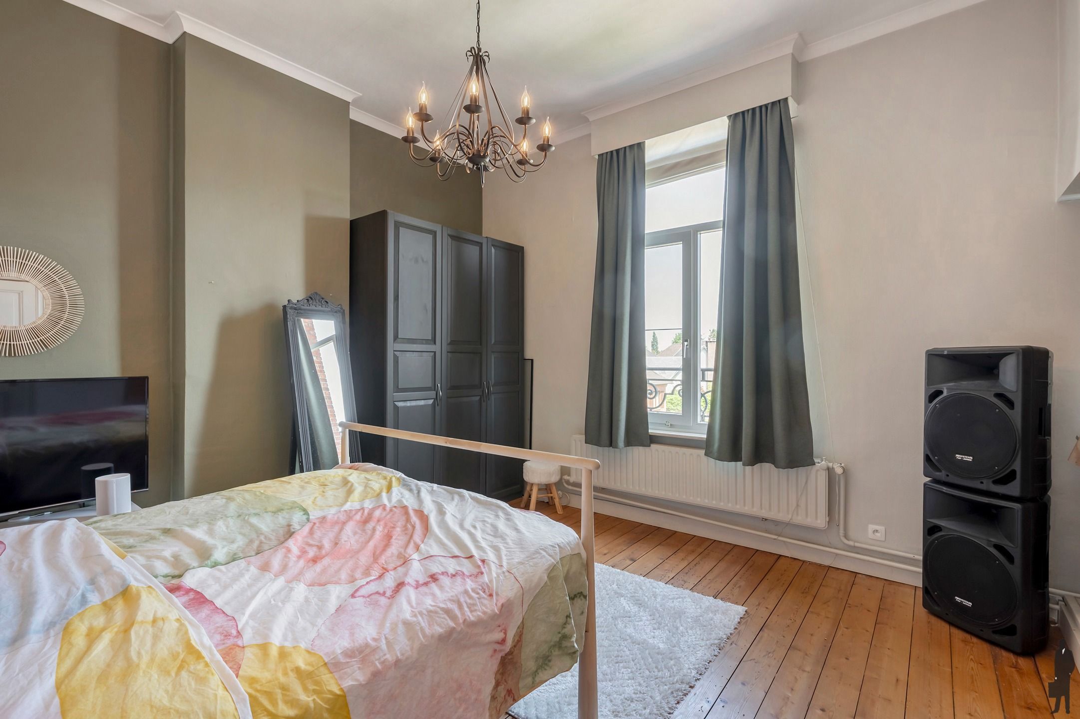 Karaktervol herenhuis met handelsruimte en 6 slaapkamers. foto 21