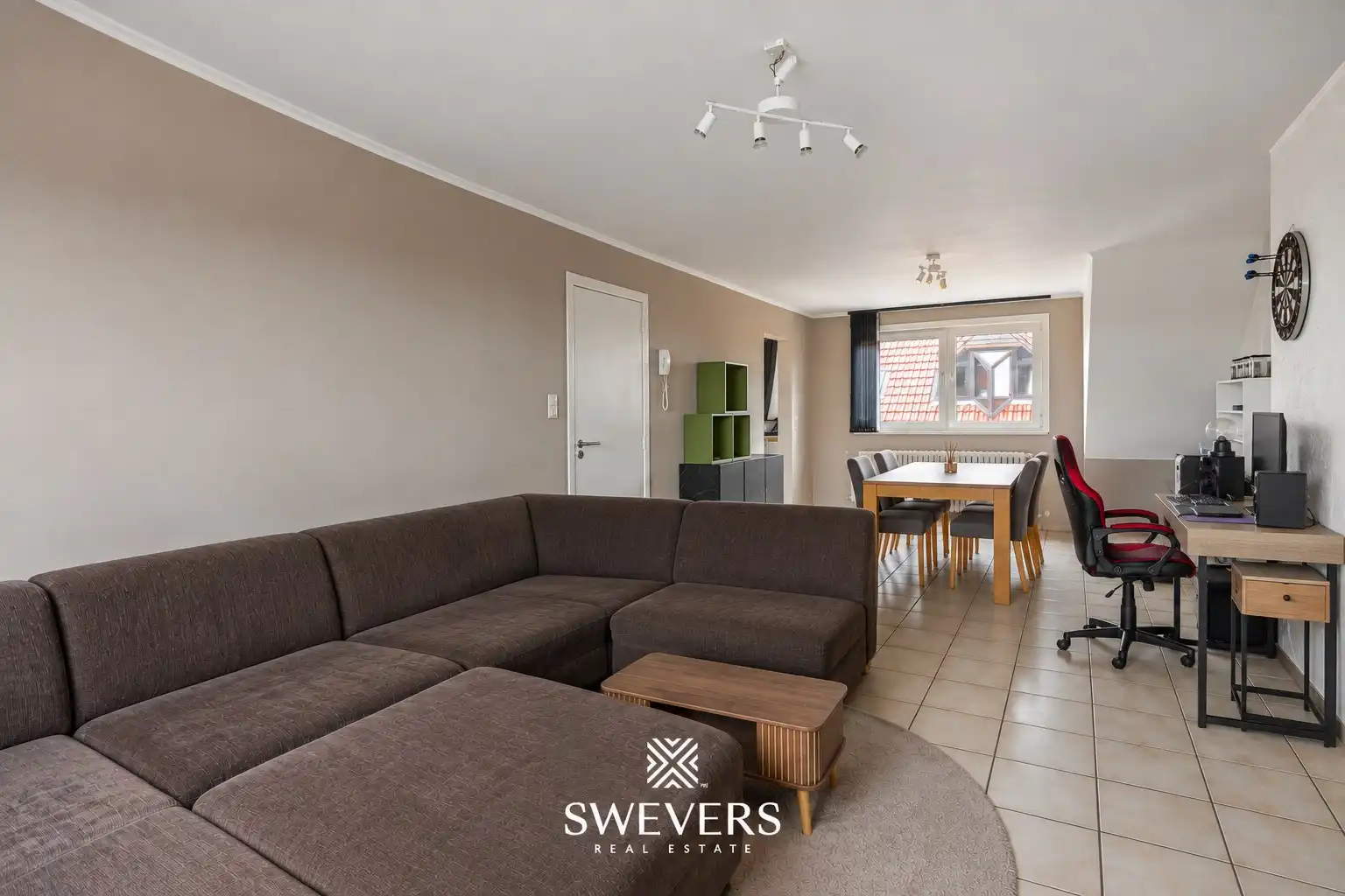 Ruim appartement van 121 m² woonoppervlakte en garagebox foto 4