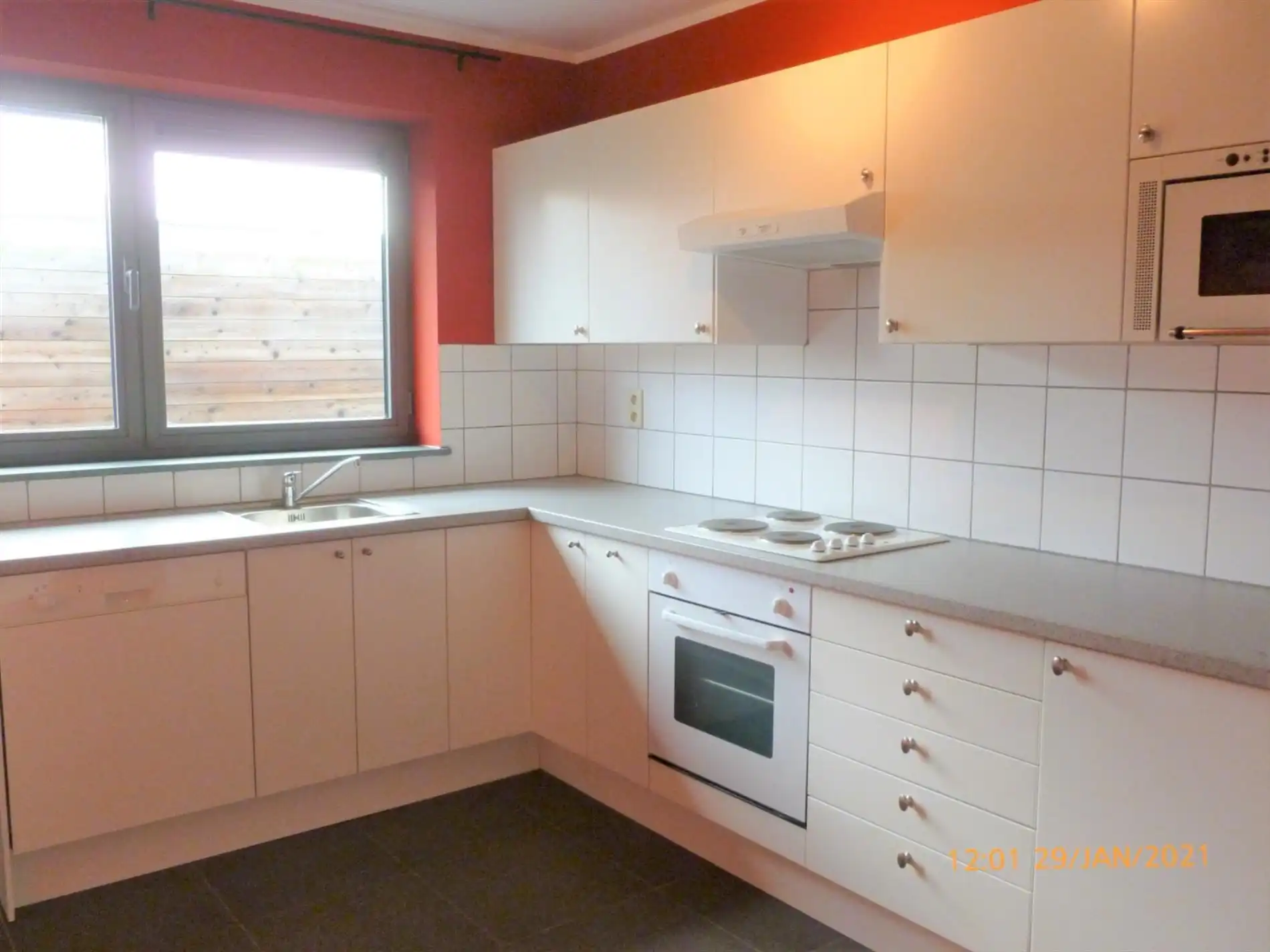 TE HUUR HALEN Ruim appartement 3 slpk foto 5