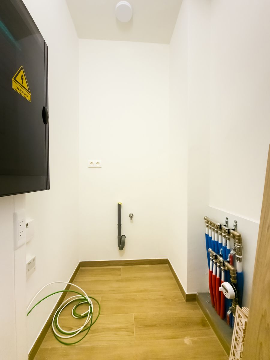 Ongemeubeld 1 slaapkamer app. met mooi terrras foto 12
