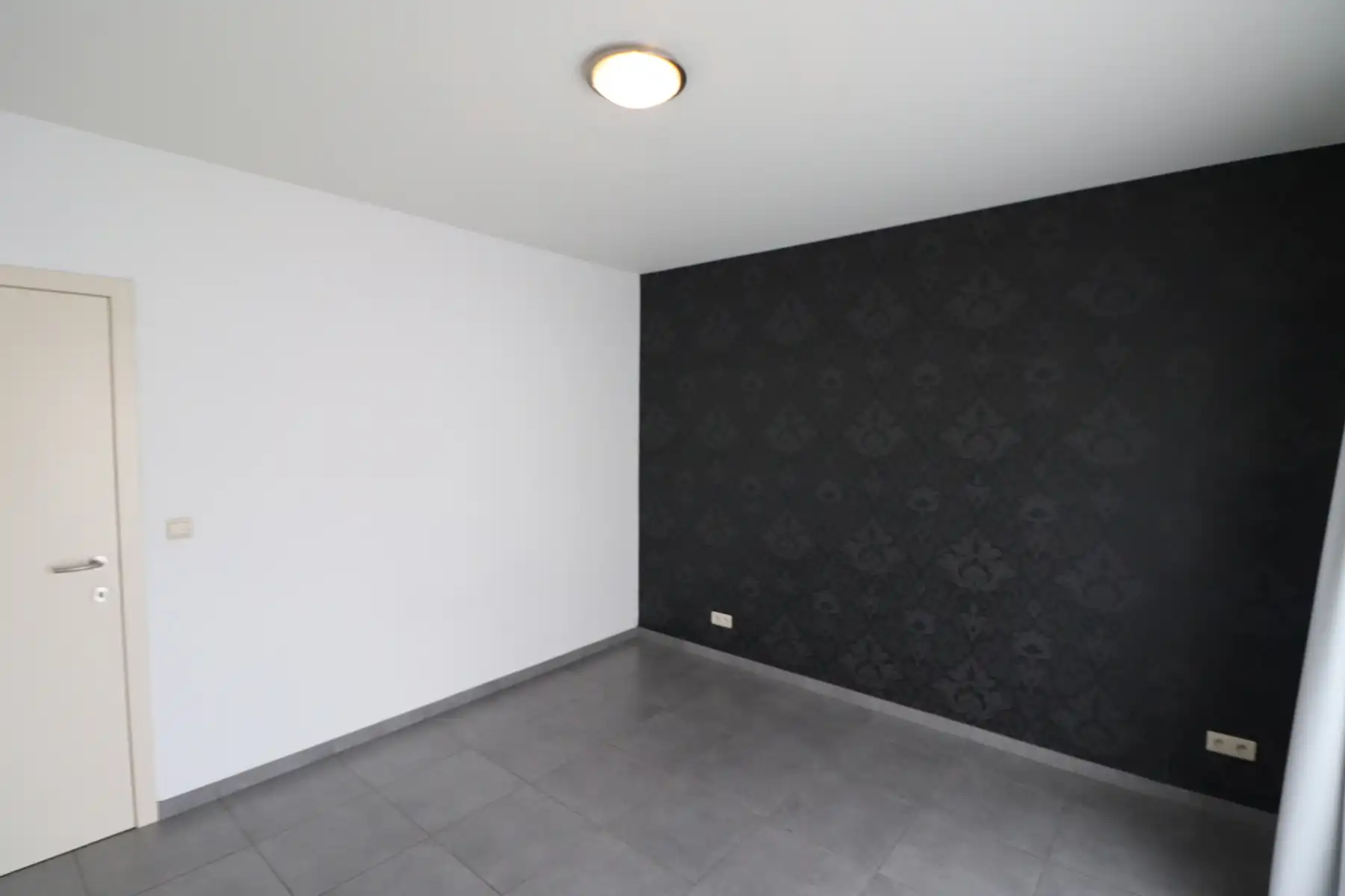 Gelijkvloers 2-slaapkamerappartement met terras en garage. foto 13
