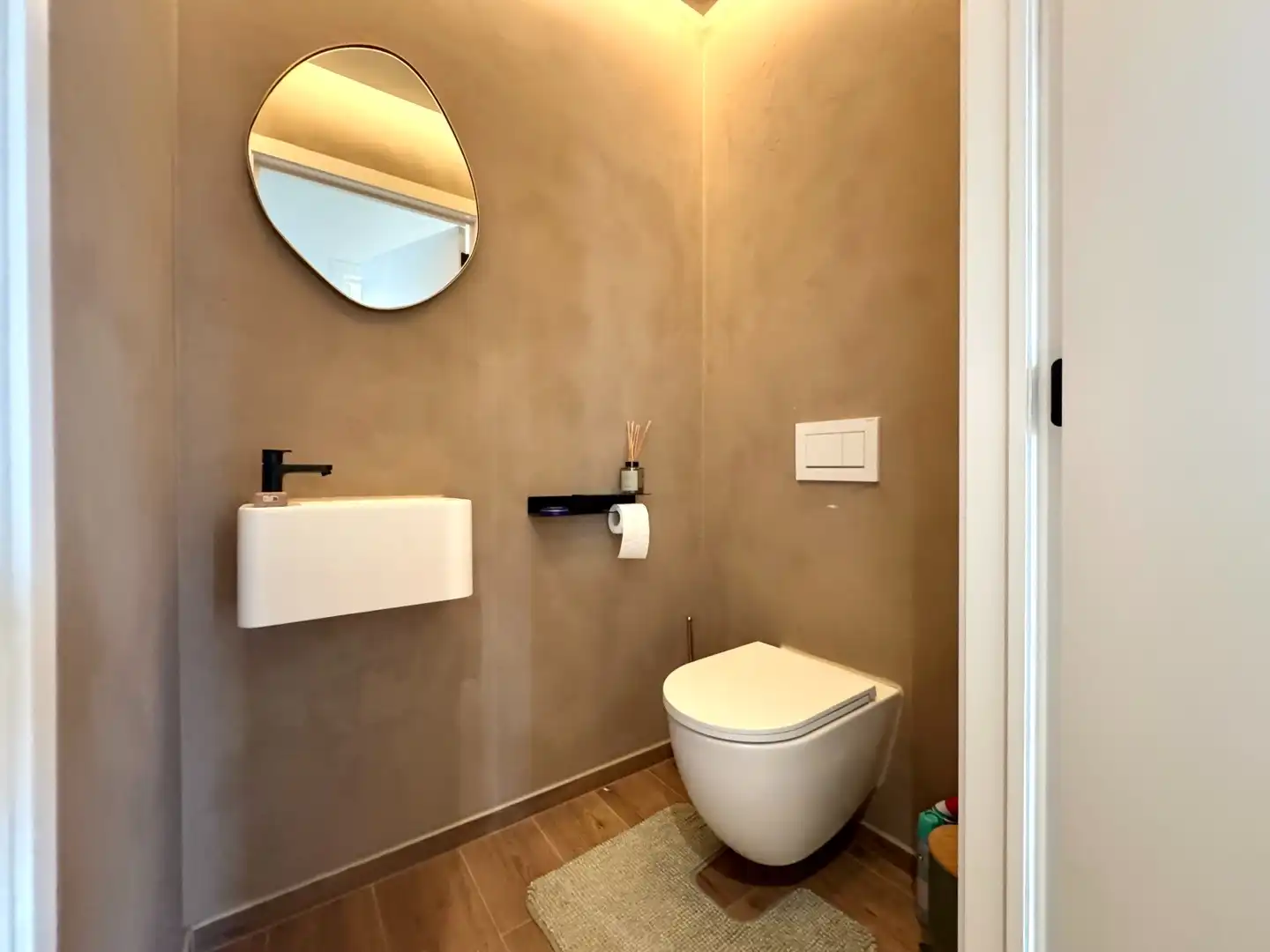 Luxe gelijkvloers appartement met 2 slaapkamers én tuin te huur foto 15