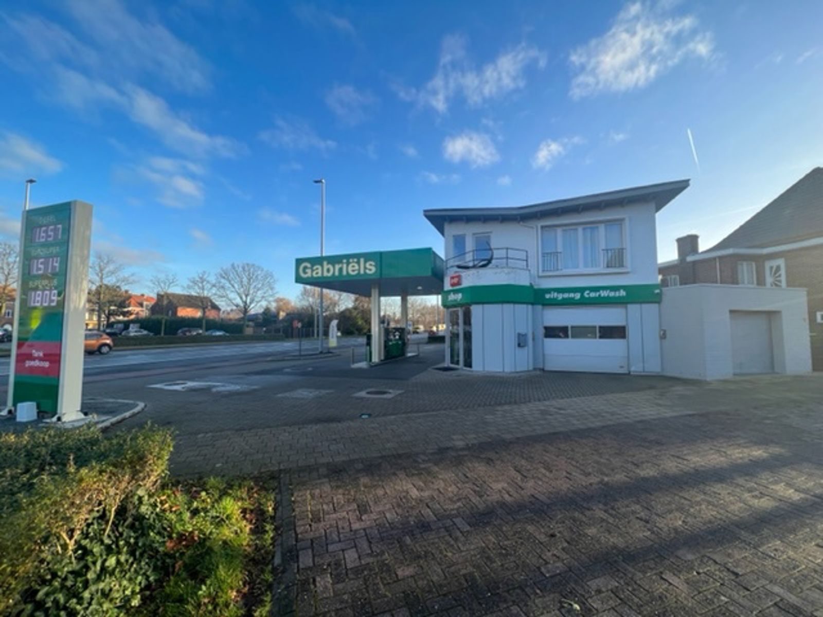Tankstation met winkel & gebouw foto 5