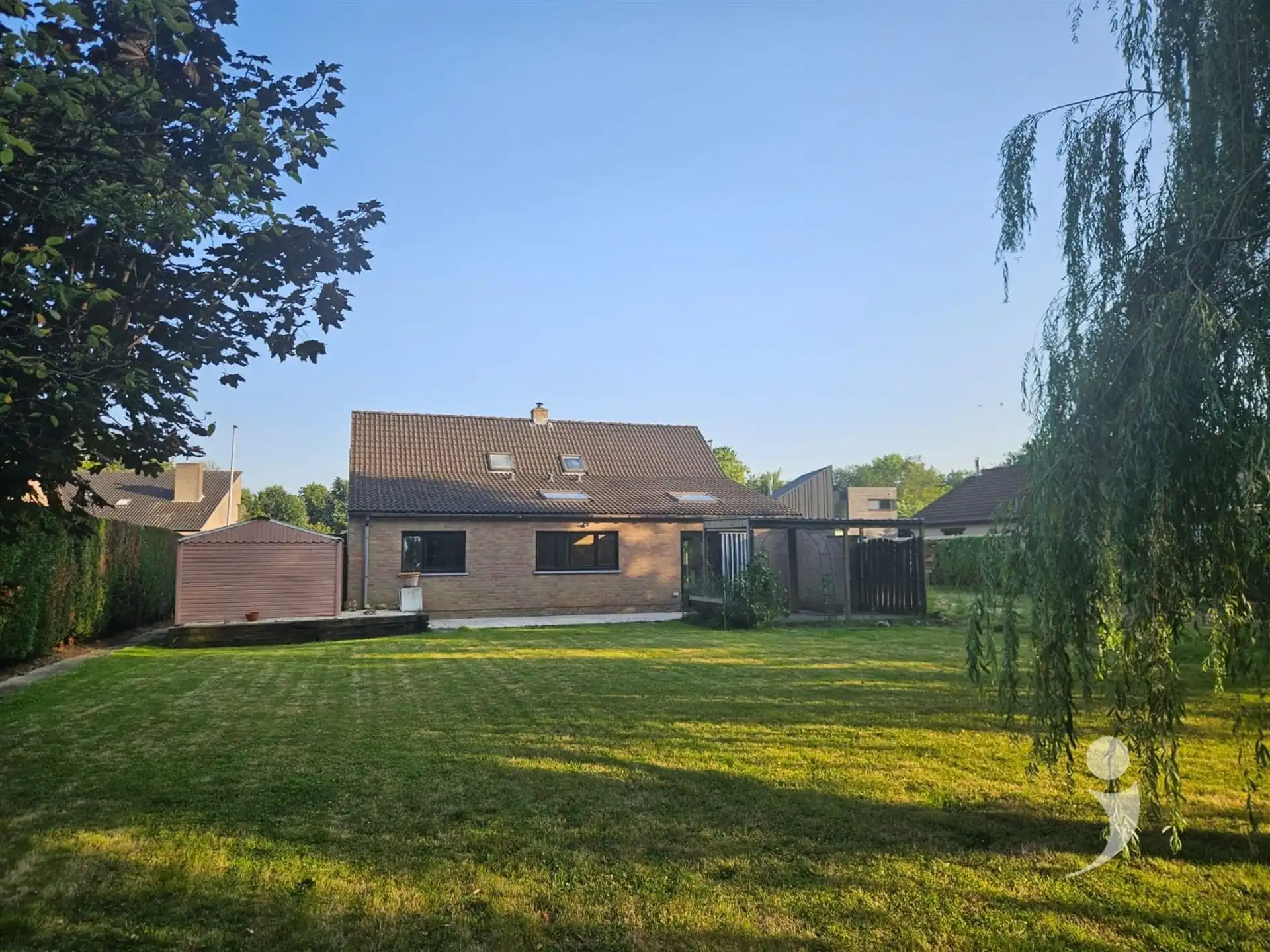 huis met tuin  foto {{pictureIndex}}