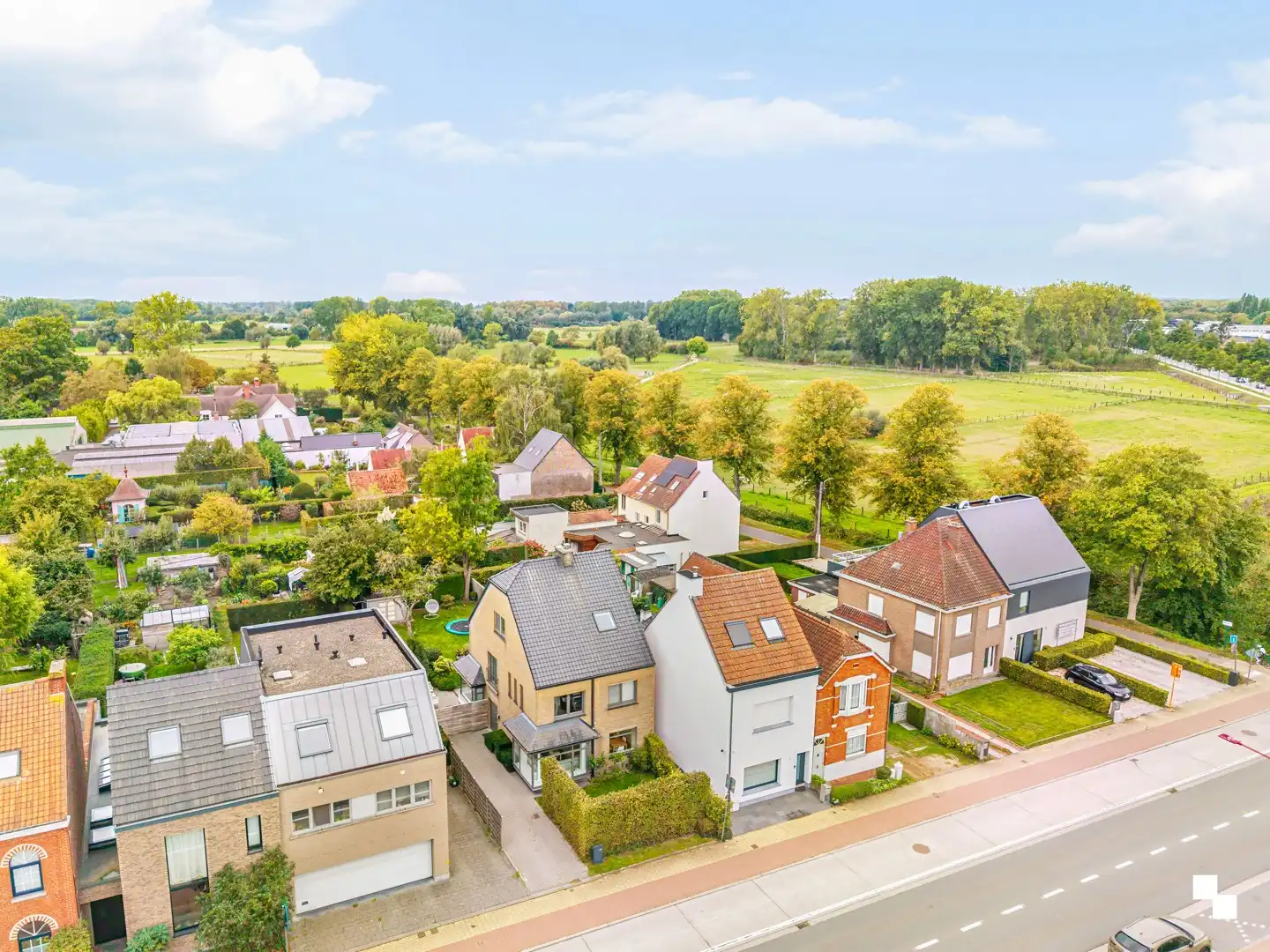 Karaktervolle, instapklare gezinswoning in Merelbeke foto 3