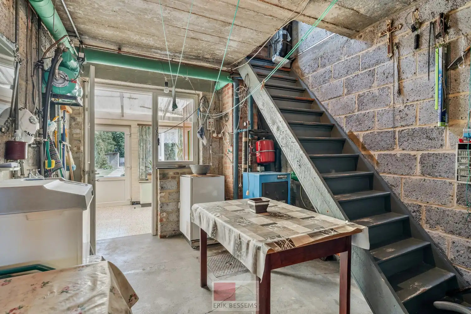 Leuke te renoveren woning met een bewoonbare oppervlakte van ca. 172 m², gelegen op een perceel van 485 m². foto 14