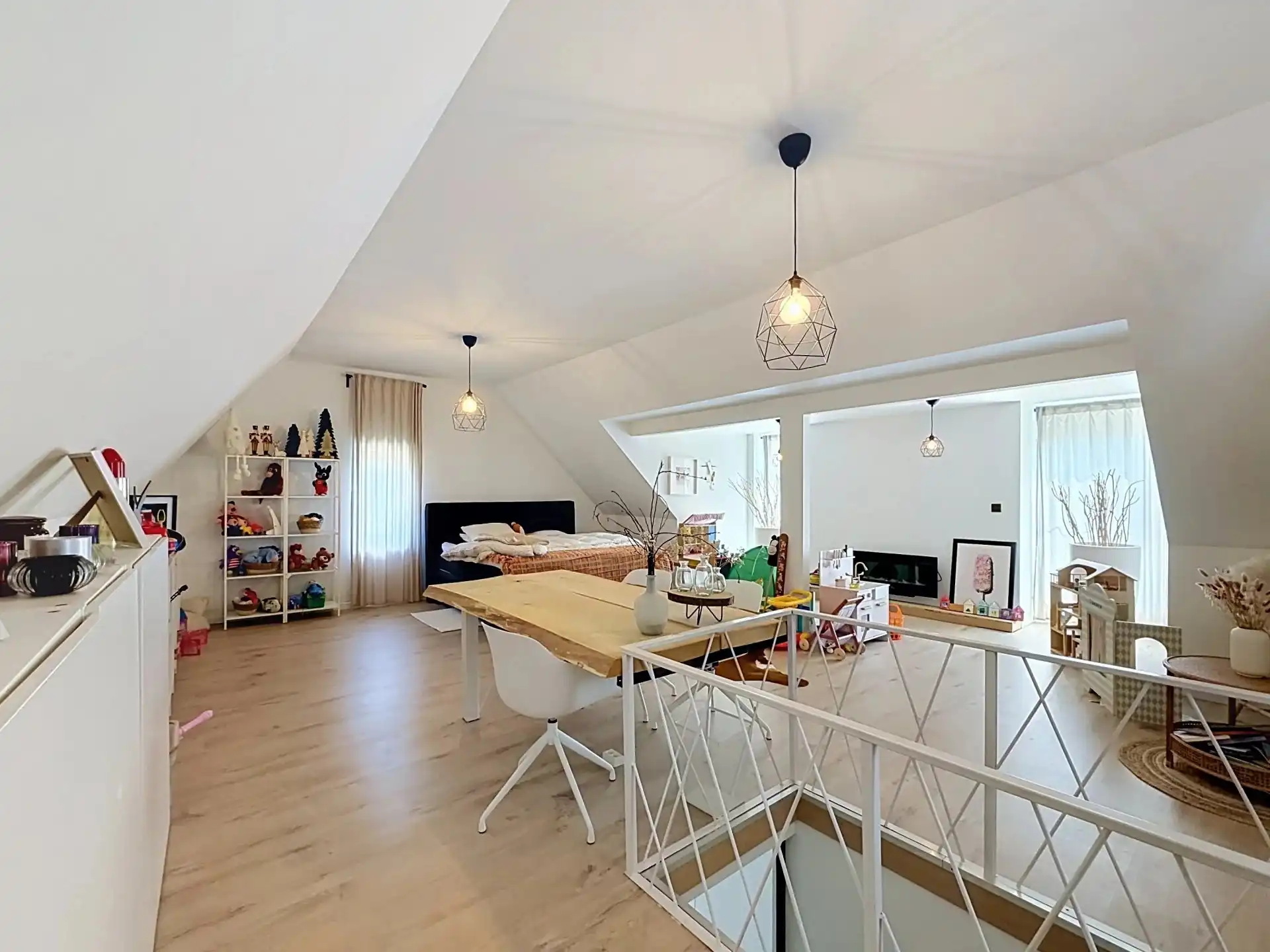 Zeer ruime villa voorzien van alle luxe met 3, mogelijk 5 slaapkamers en 2 badkamers foto 39