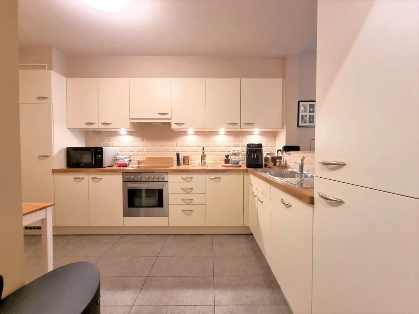 Centraal gelegen gelijkvloers appartement met twee slaapkamers en stadskoer foto 5