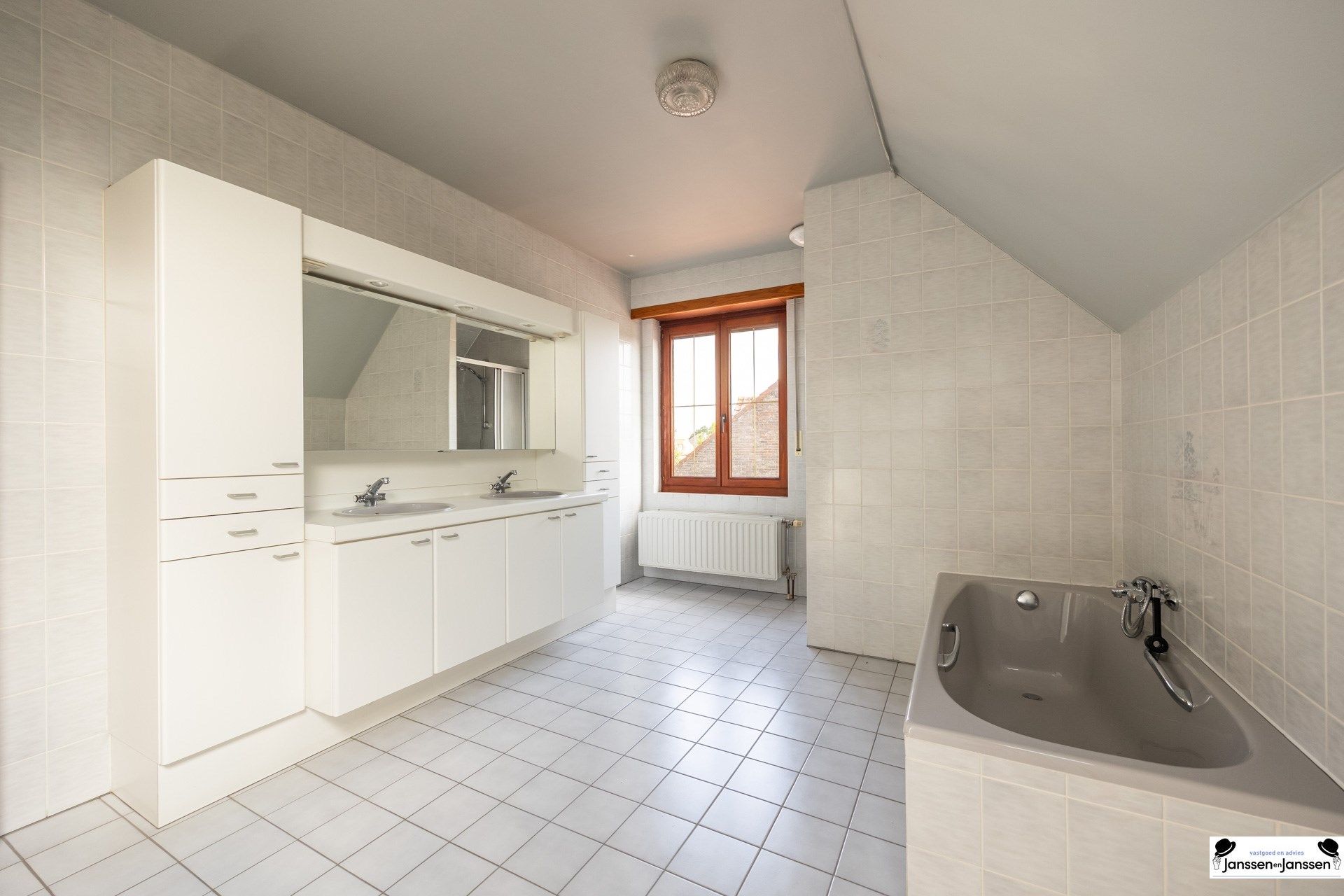 Ruime gezinswoning met 3à4 slaapkamers, kelder op een centrale locatie! foto 23