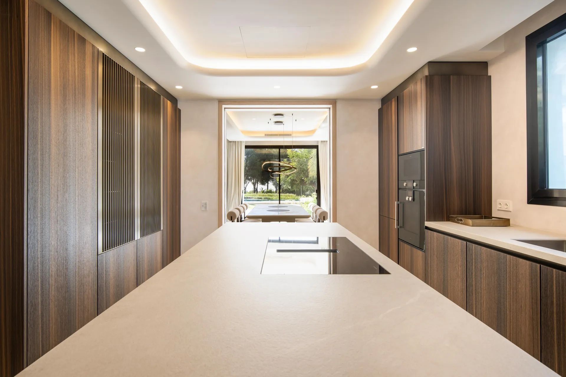 Ultieme luxe in Marbella: exclusieve villa met prachtige tuinen en privézwembad aan de Golden Mile foto 10