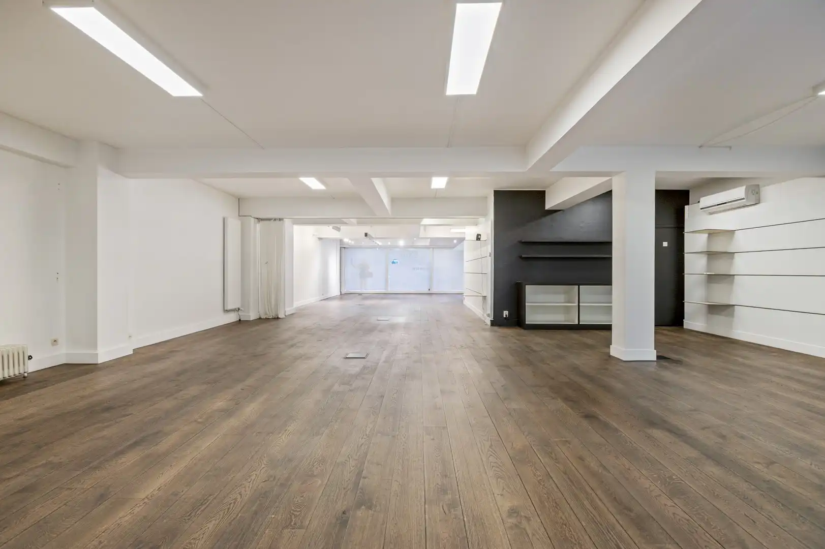 Handelsgelijkvloers met hoge visibiliteit op Bredabaan foto 6