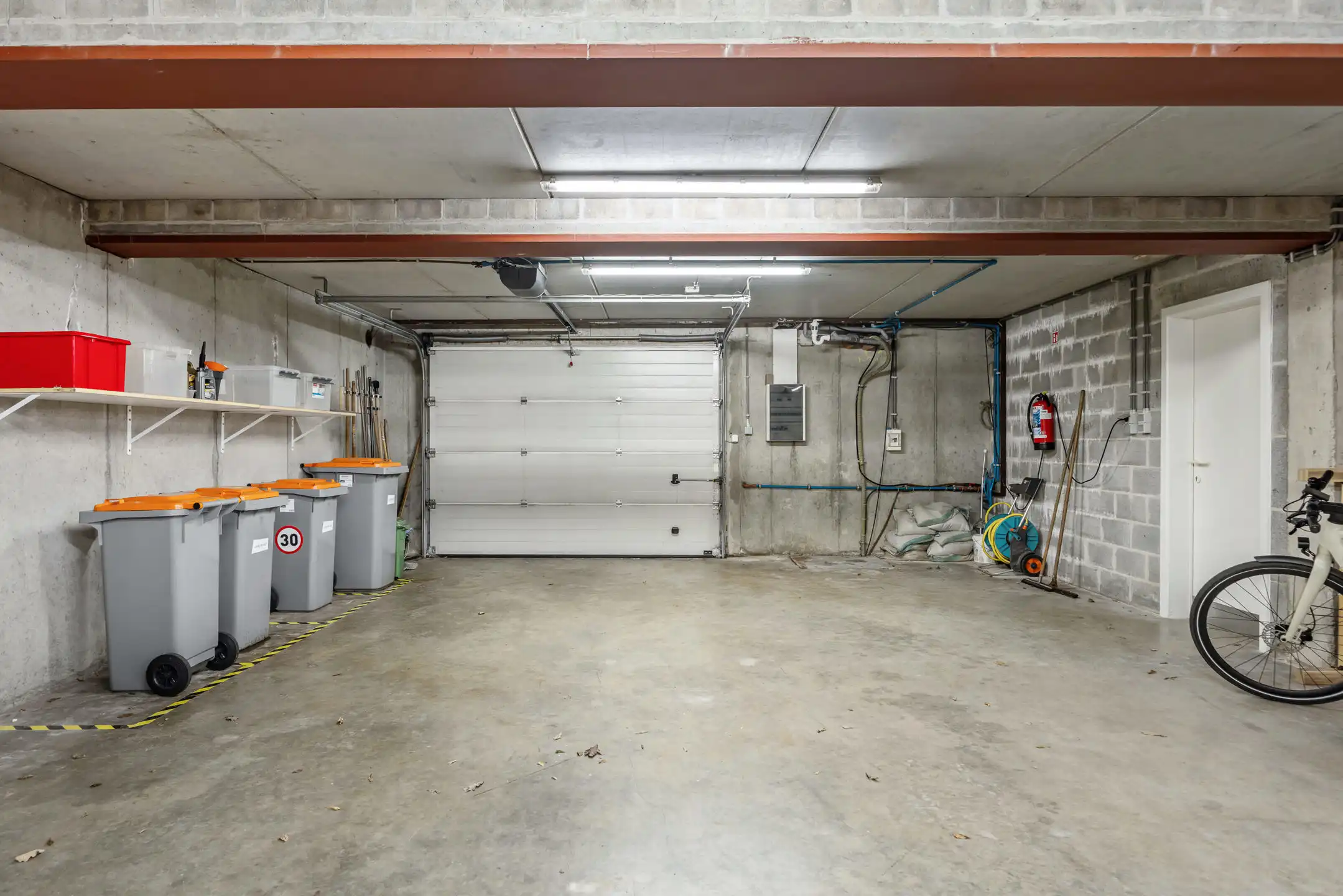 Centrale residentie met handelsruimte te Bilzen foto 48