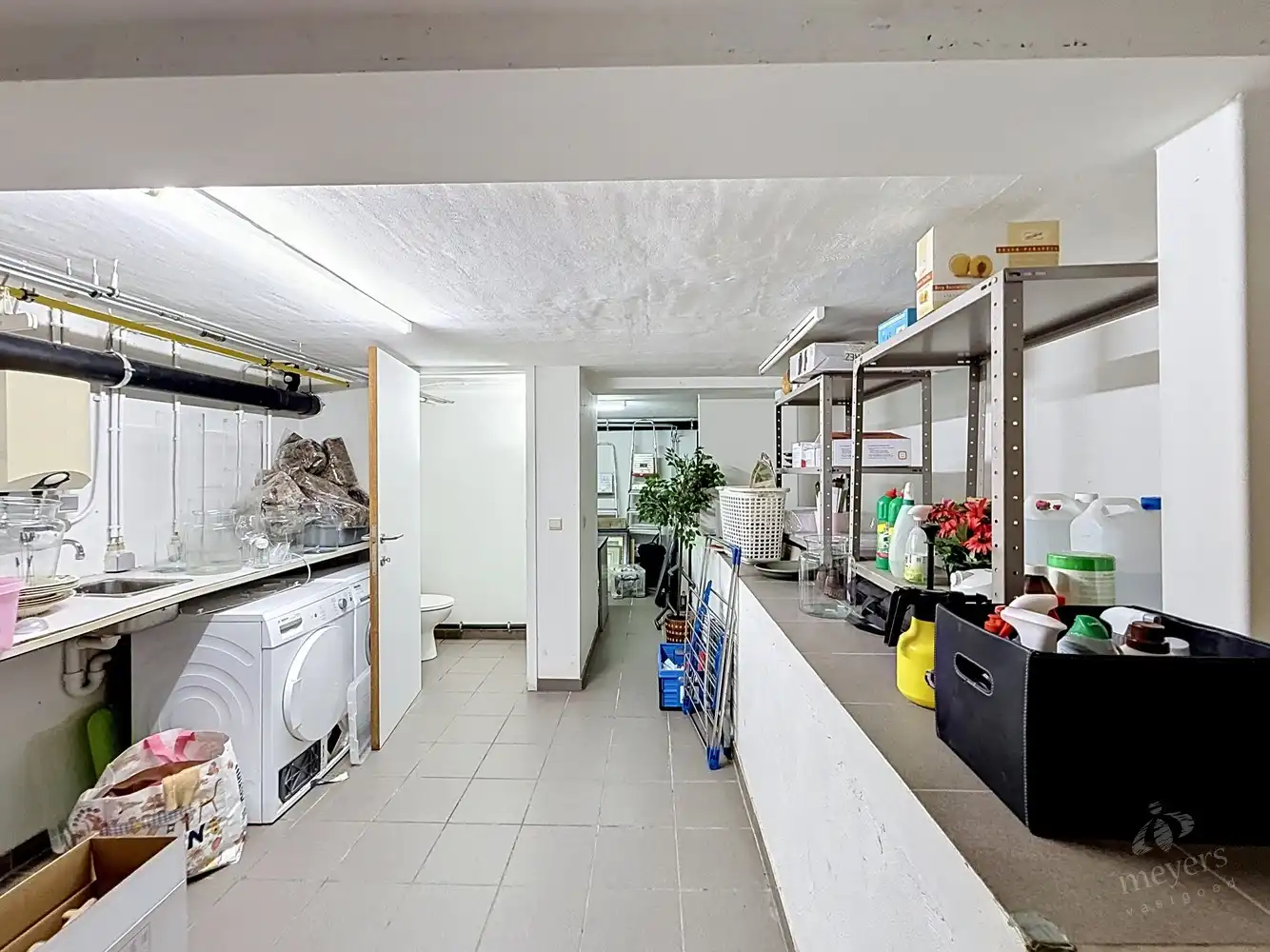 Veelzijdig handelspand met ruim triplex-appartement in hartje Hasselt foto 9