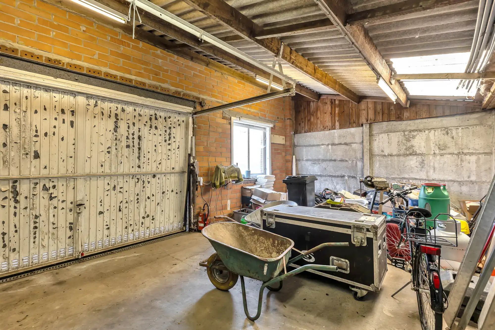 Robuuste woning op ruim perceel foto 16