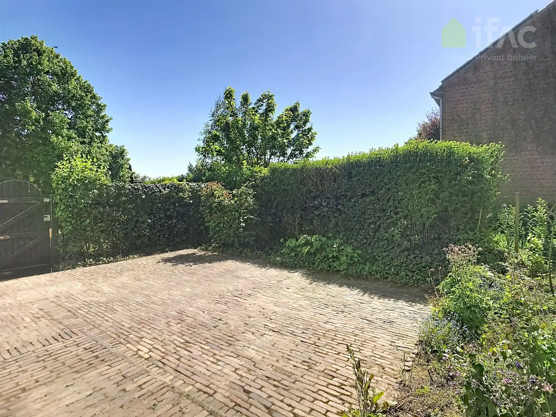 Villa op toplocatie met prachtige tuin foto 12