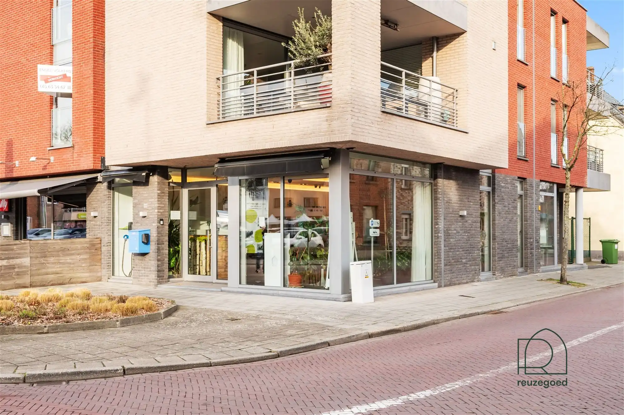 Handelspand met topligging op het Kerkplein van Bonheiden foto 2