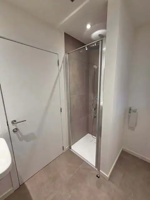 Volledig vernieuwd 1-slaapkamerappartement te huur in Brugge foto 5