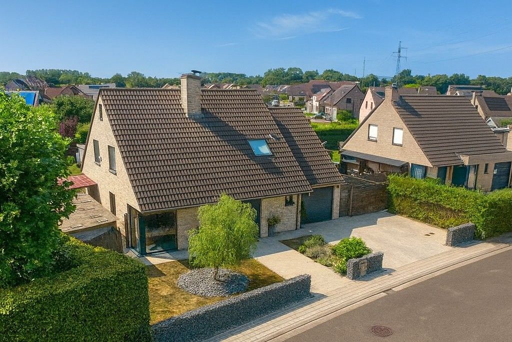 Alleenstaande woning aan de groene stadsrand van Ronse foto {{pictureIndex}}