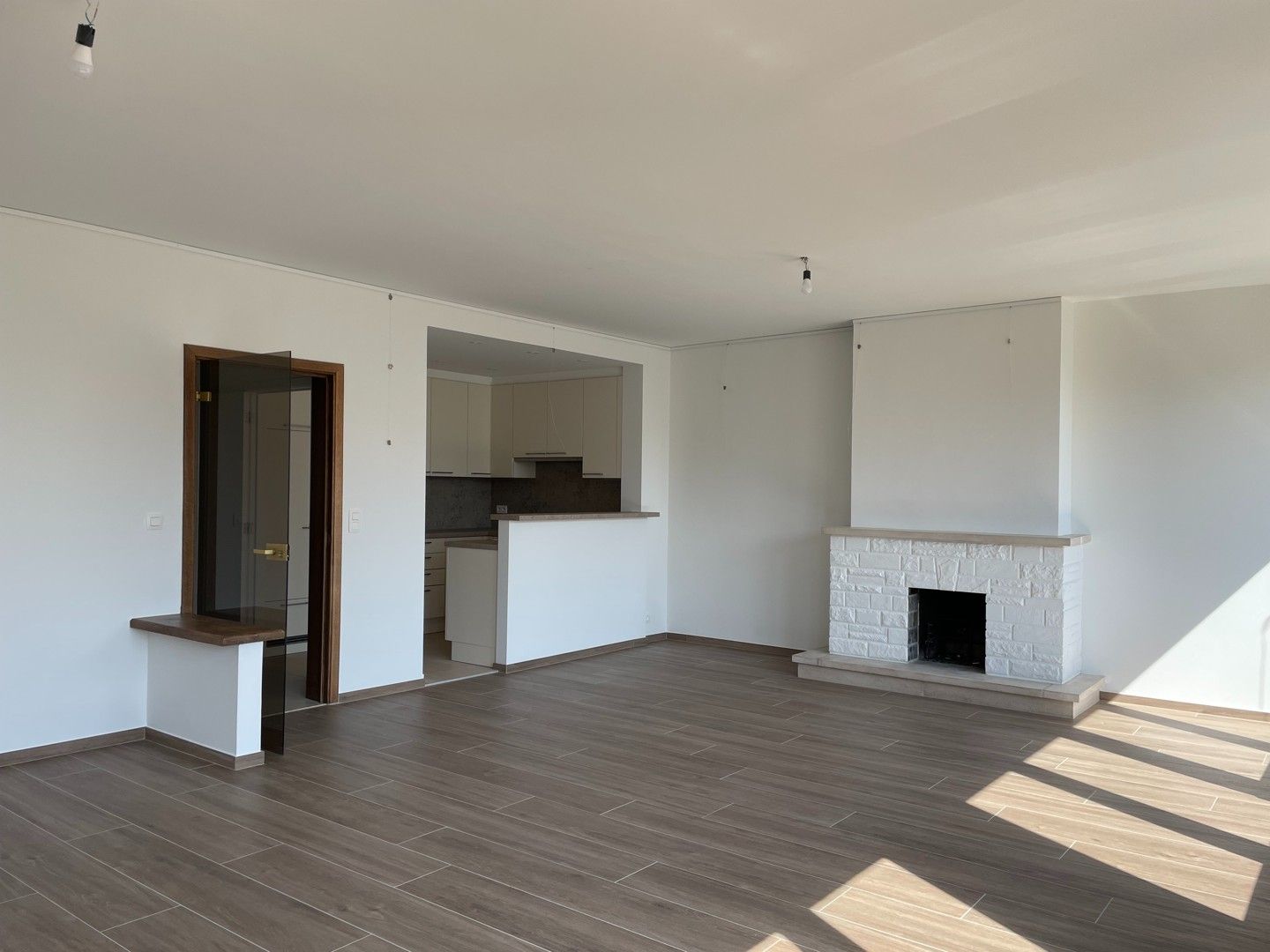 Verzorgd en vernieuwd ongemeubeld appartement met balkon in de Lippenslaan te Knokke foto {{pictureIndex}}