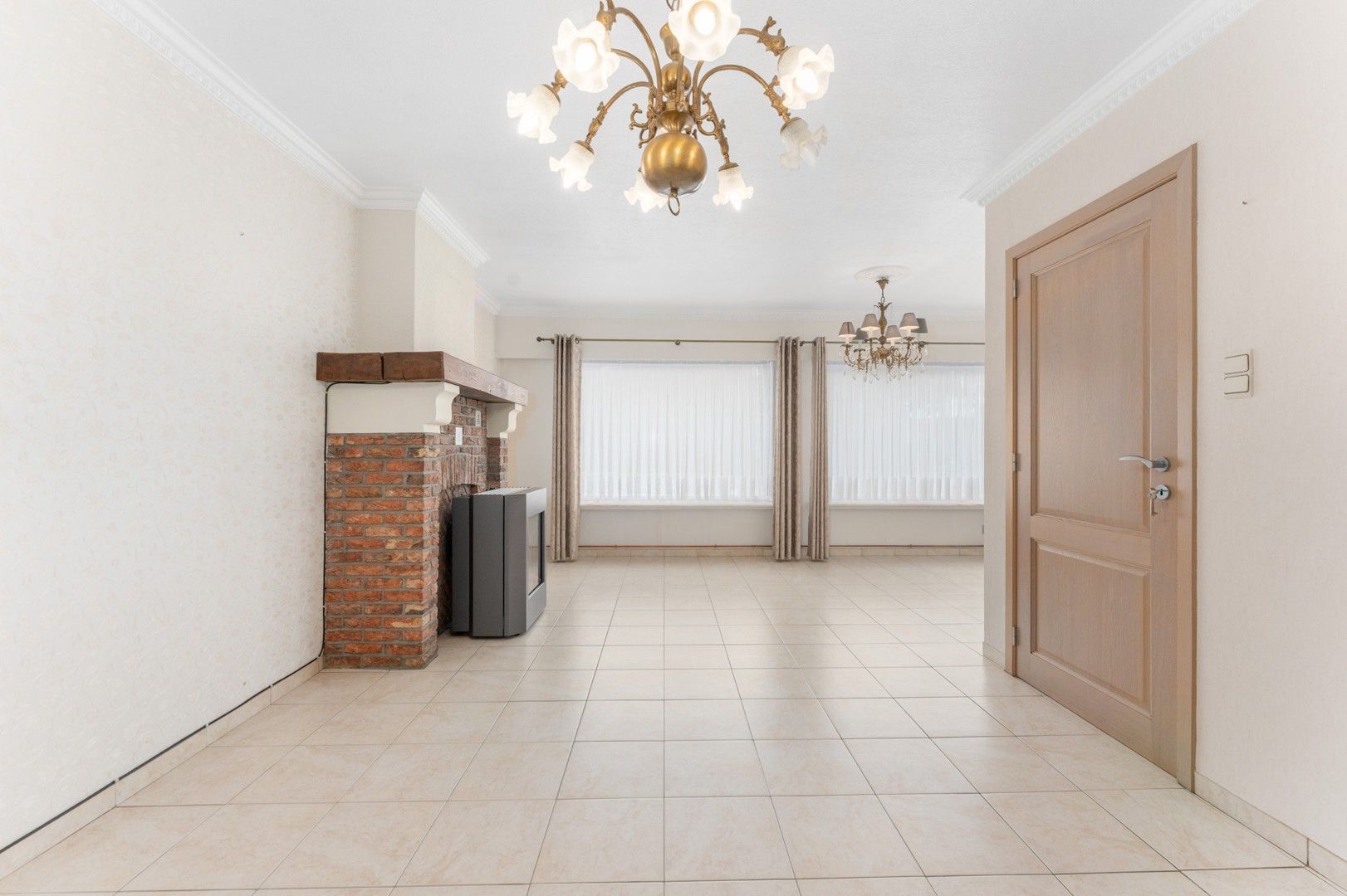 Lichtrijke en stevig gebouwde halfopen woning op een perceel van 794 m² foto 6