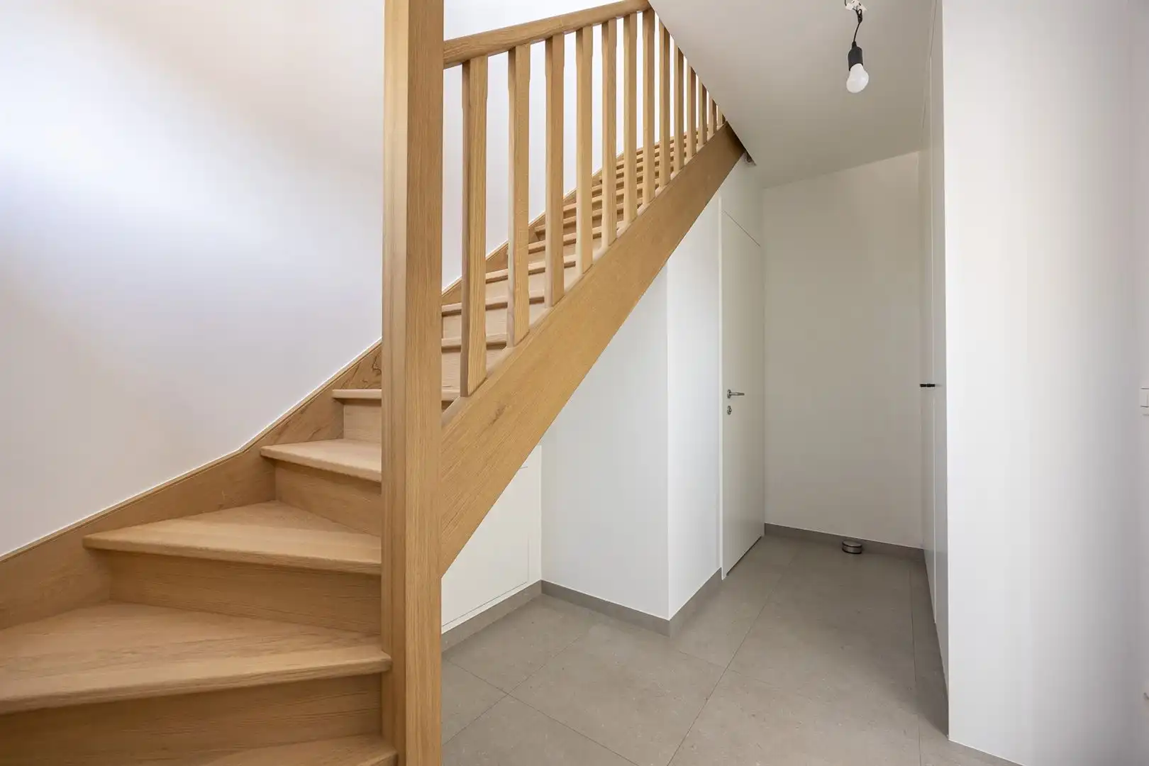 Recente nieuwbouwwoning met grote, zonnige tuin  foto 2