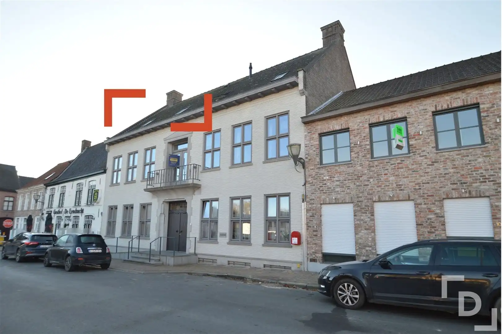 Dakappartement met zicht op het dorpsplein foto {{pictureIndex}}