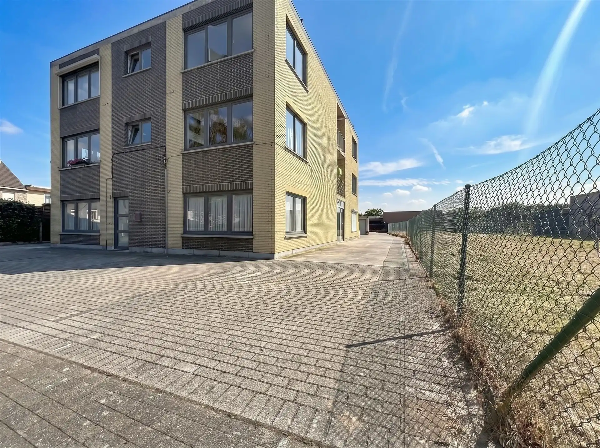 Instapklaar gelijkvloersappartement op rustige locatie nabij centrum Sint-Niklaas! foto 11