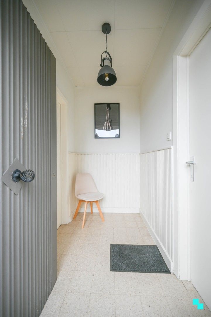 Ruime, gerenoveerde woning nabij centrum Oostrozebeke foto 4