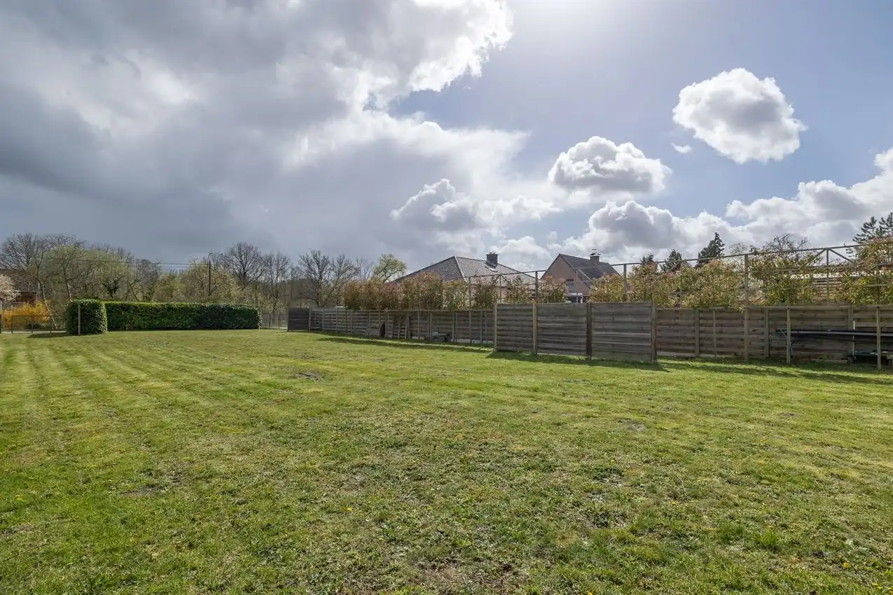 Villaperceel met klasse,  residentieel wonen omringd door groen. foto 5
