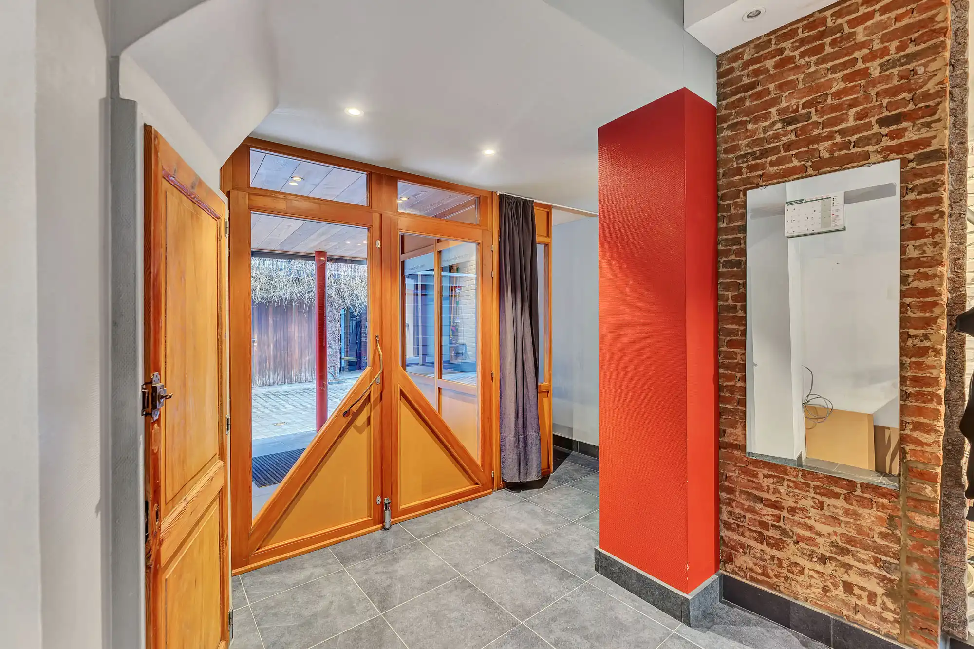 Uitzonderlijke eigendom met 2 handelspanden en appartement foto 21