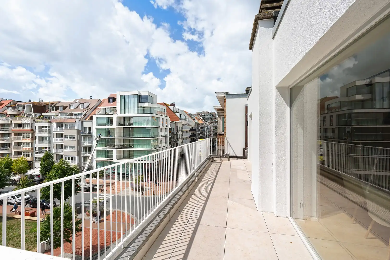 Zonnige penthouse met 3 slaapkamers en open zicht, nabij de Dumortierlaan. foto 2