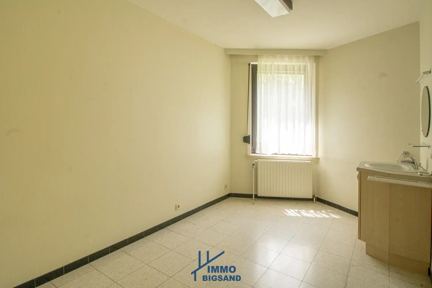 Ruime kloosterwoning op een perceel van 3082m² te koop met als zonering 'gelinkt met gemeenschapsvoorzieningen/zorgfunctie' foto 14