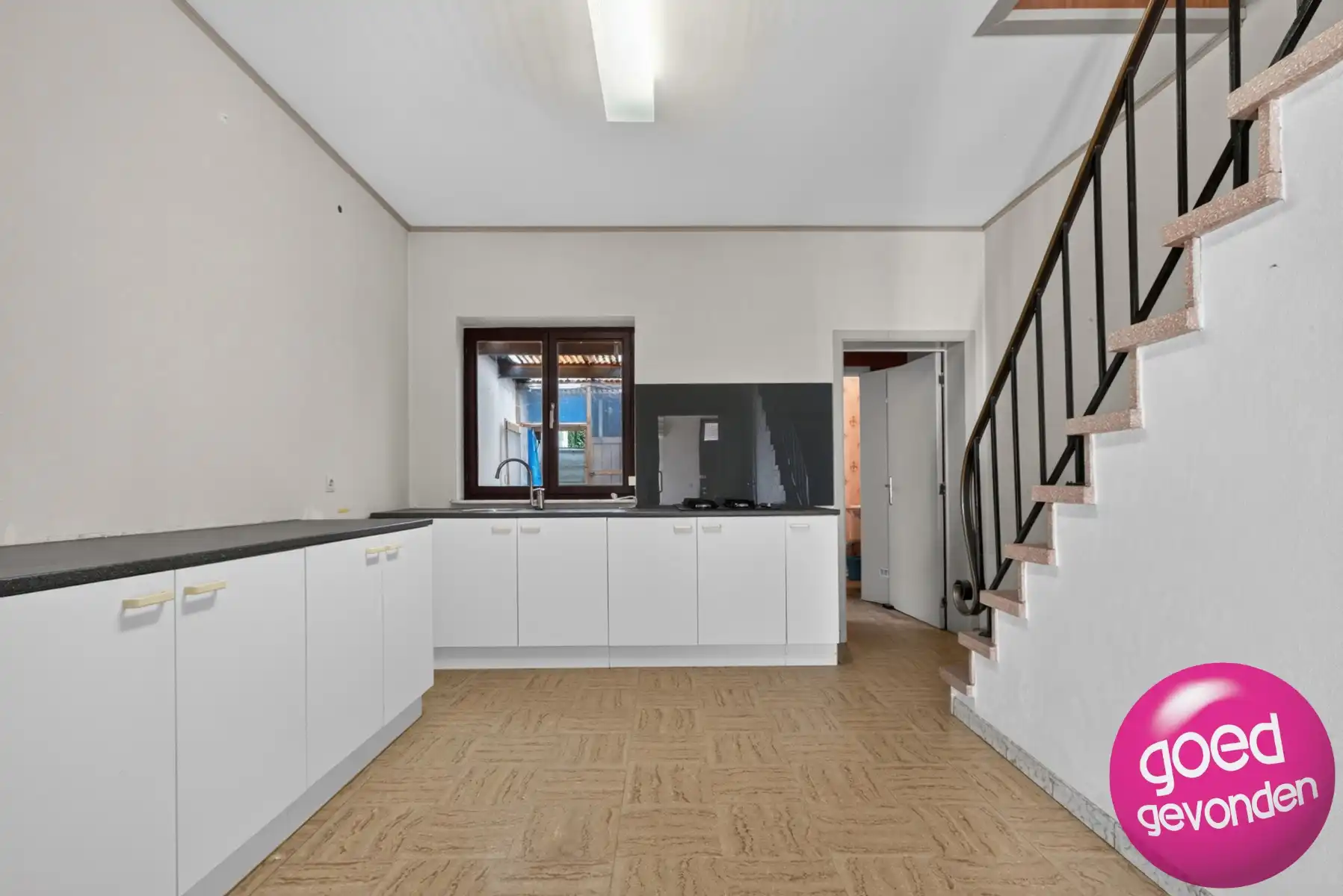 RIJHUIS - 2 SLK - KOER - STADSTUIN - CENTRUM - TE RENOV.  foto 5