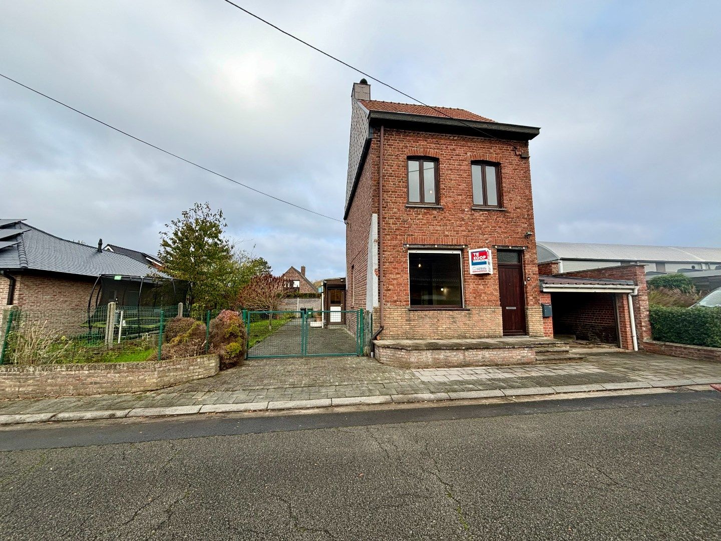 Centrum Ieper, te renoveren alleenstaande woning. Opp: 311m². foto 2