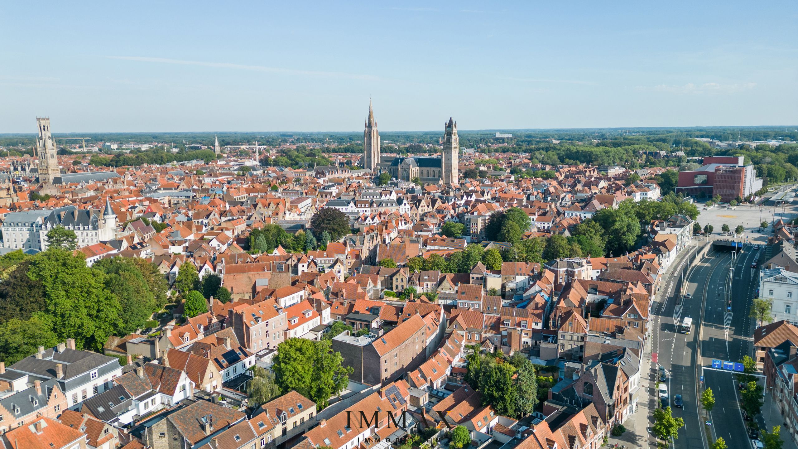 Uniek loft-appartement met terras en prachtig zicht over de skyline van Brugge foto 15