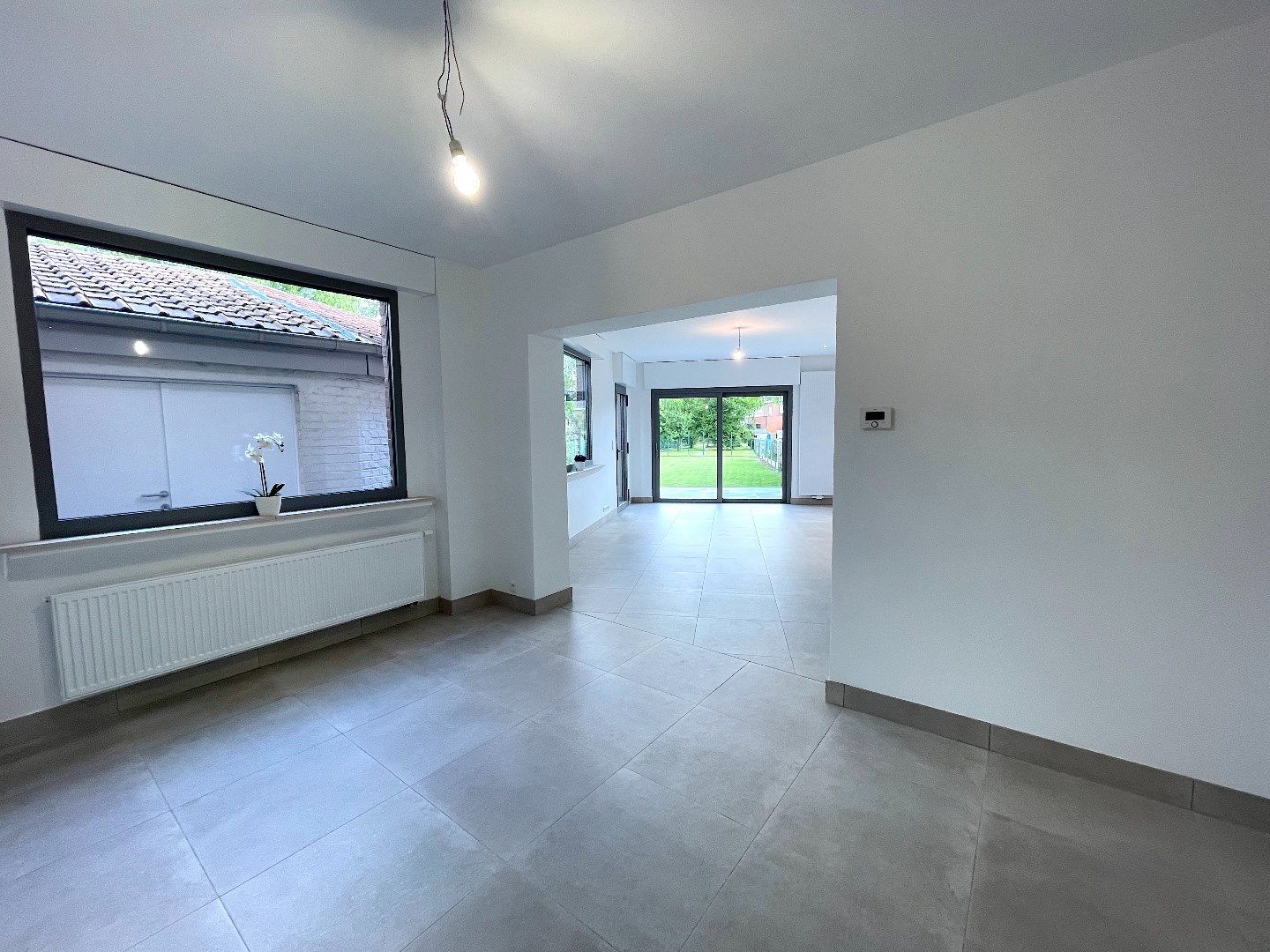 Prachtige, gerenoveerde woning met 3 slaapkamers en grote tuin! foto 7