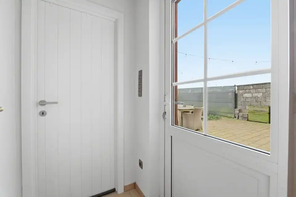 KNAP GERENOVEERDE GEZINSWONING MET 3 SLKS, TUIN EN CARPORT IN JEUK foto 17